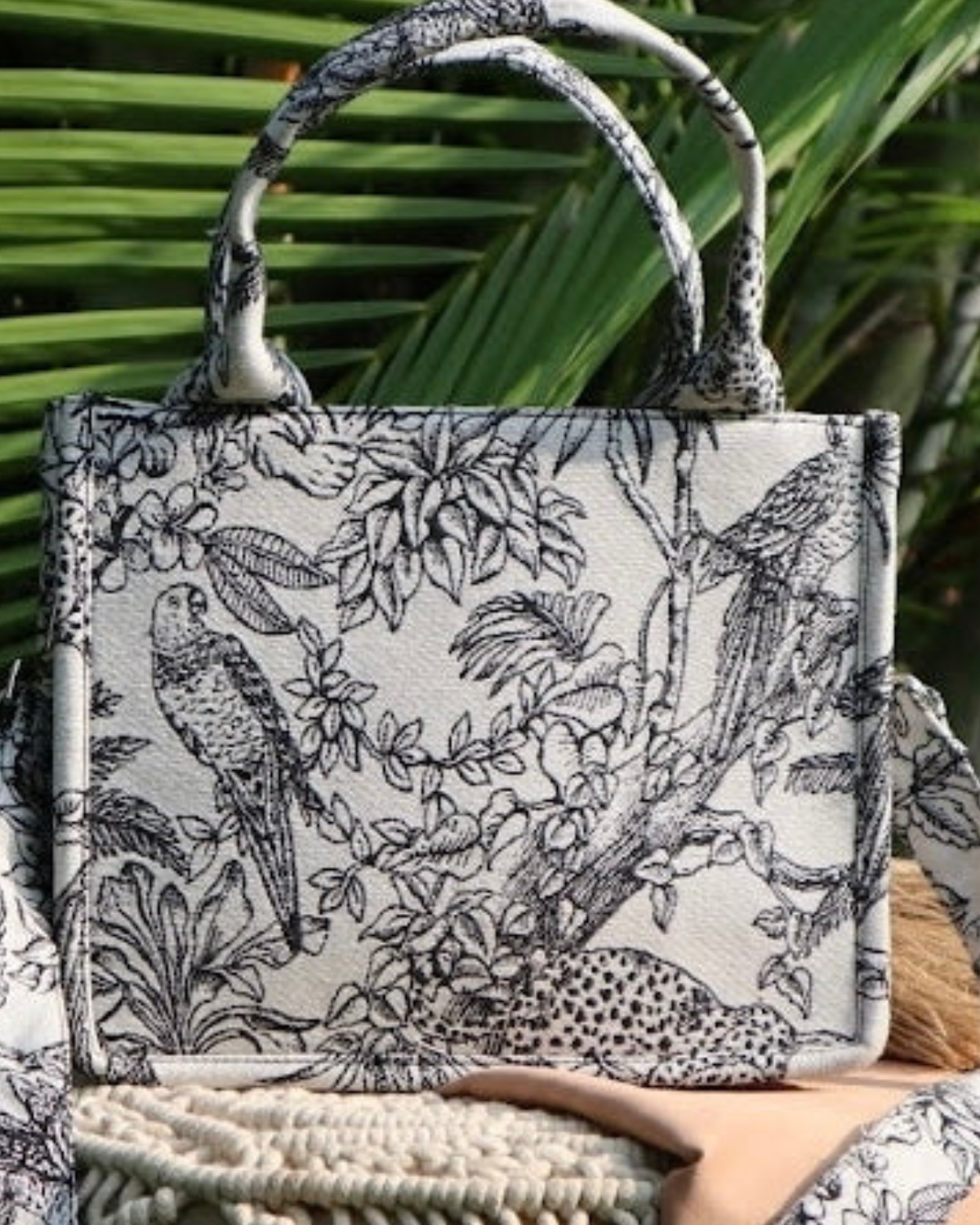 Jacquard Box Tote (SMALL)