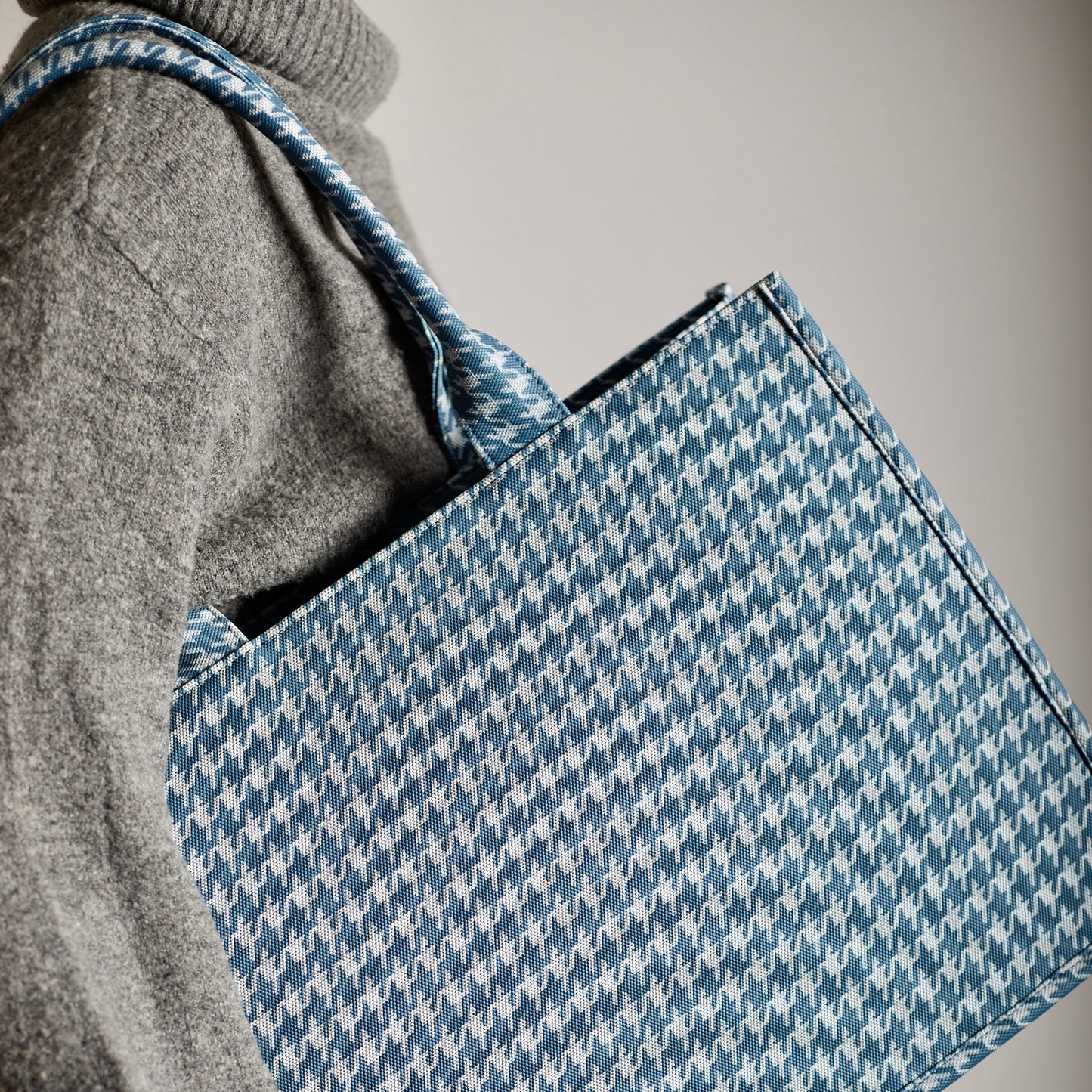 The Everything Tote (Blue)