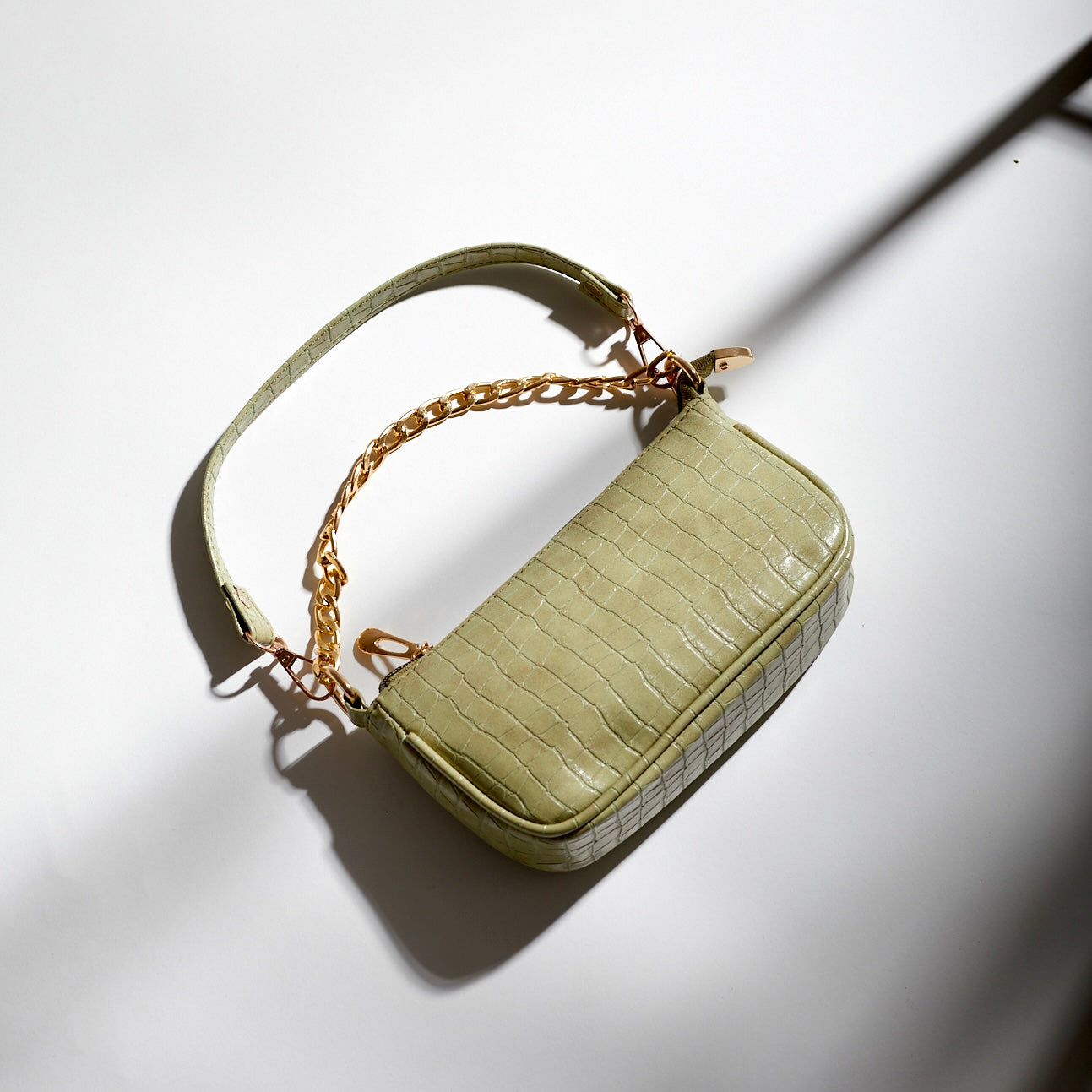 Chain Detailed Mini Baguette Bag – LVL99