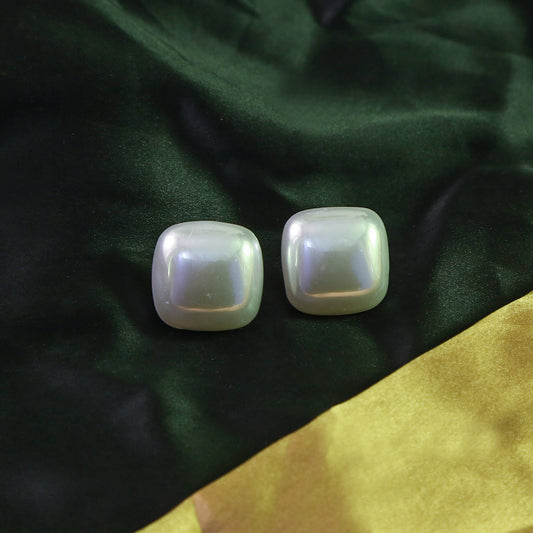 Big pearl Studs Earrings - 32 mm.