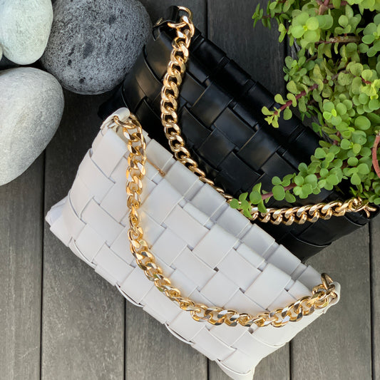 Chain Detailed Mini Baguette Bag – LVL99